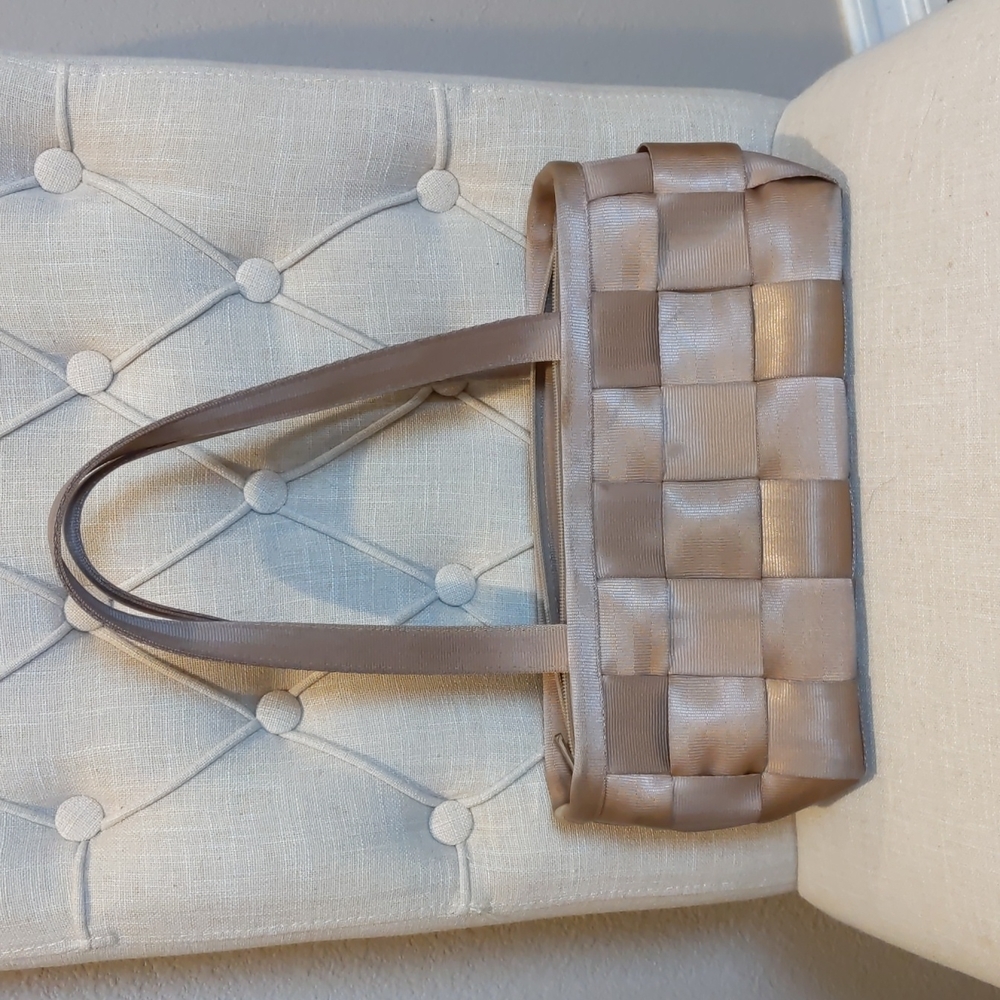 Harvey's seat belt bag